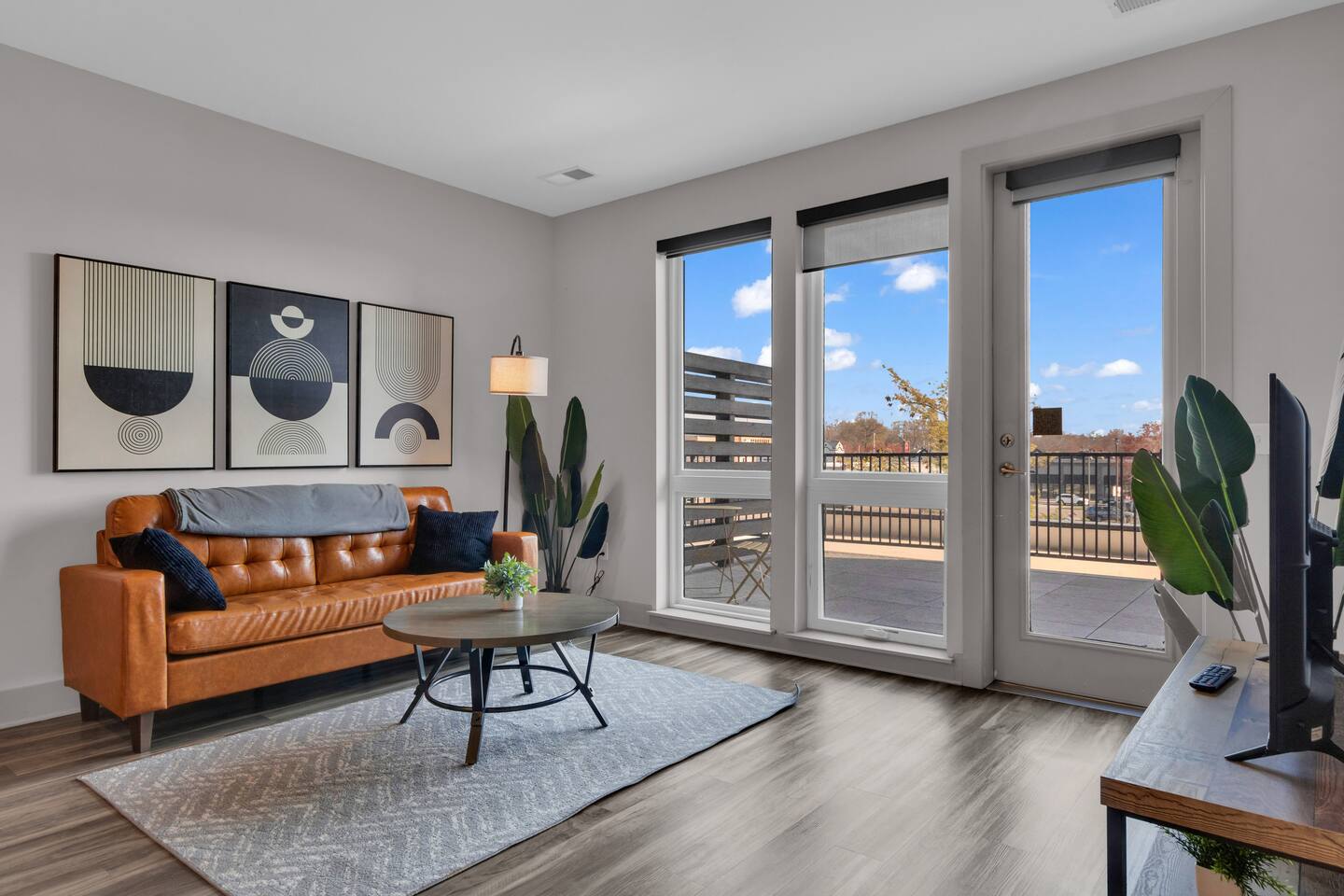 Broad Ripple 1BR w/ Free Parking/ Large Balcony