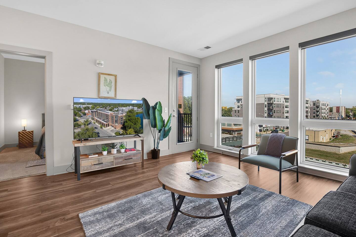 River View on the Monon Trial : 1BR/W free parking