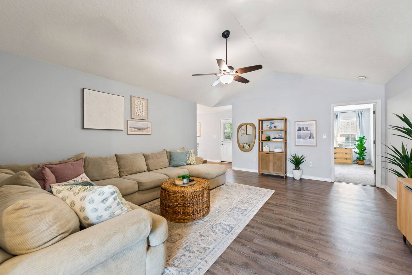 Entire Home with Patio & 5 Min to Navarre Beach