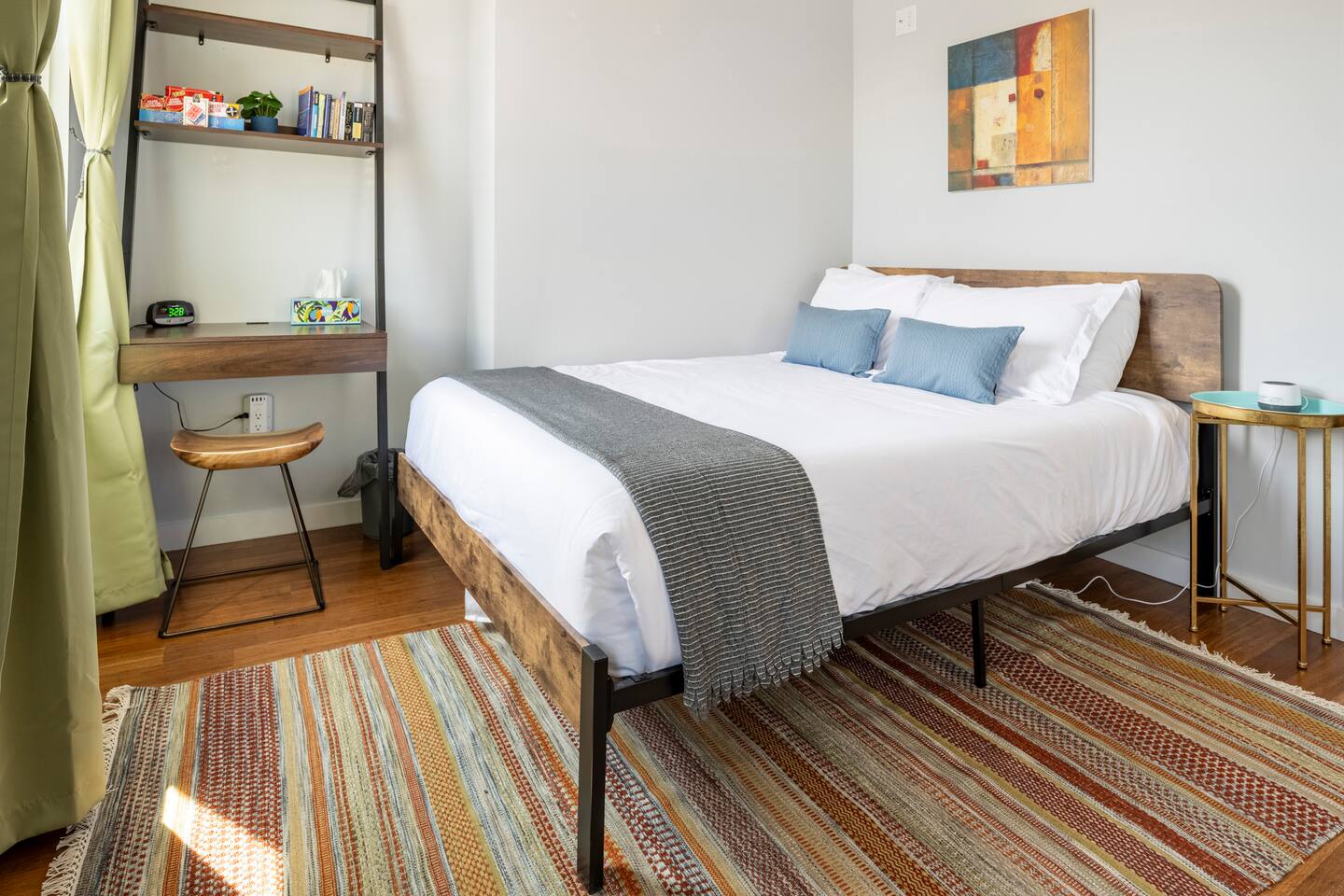 Prime OTR, Lux Queen Bed, 50in TV, FREE Light Rail