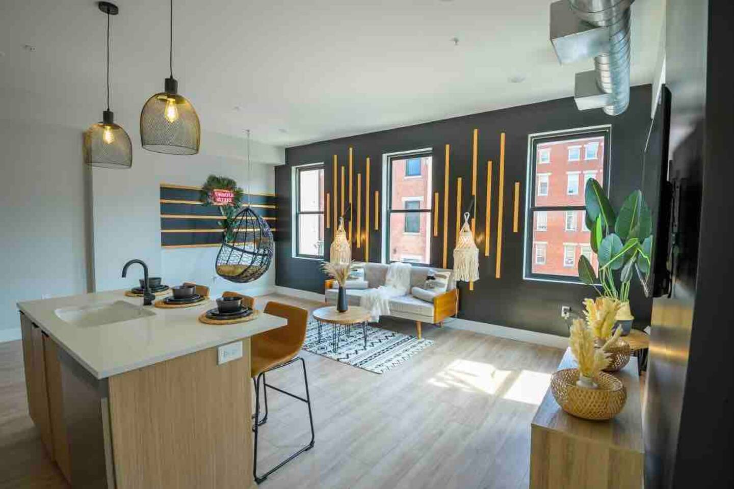 OTR by TQL+King Bed+Light Rail+Dedicated Parking