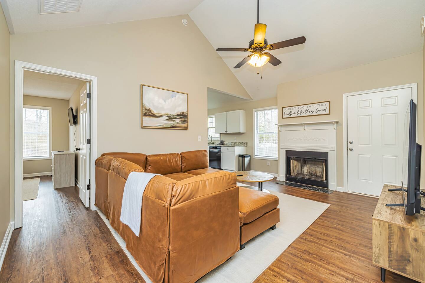 Cozy Home - Central Location