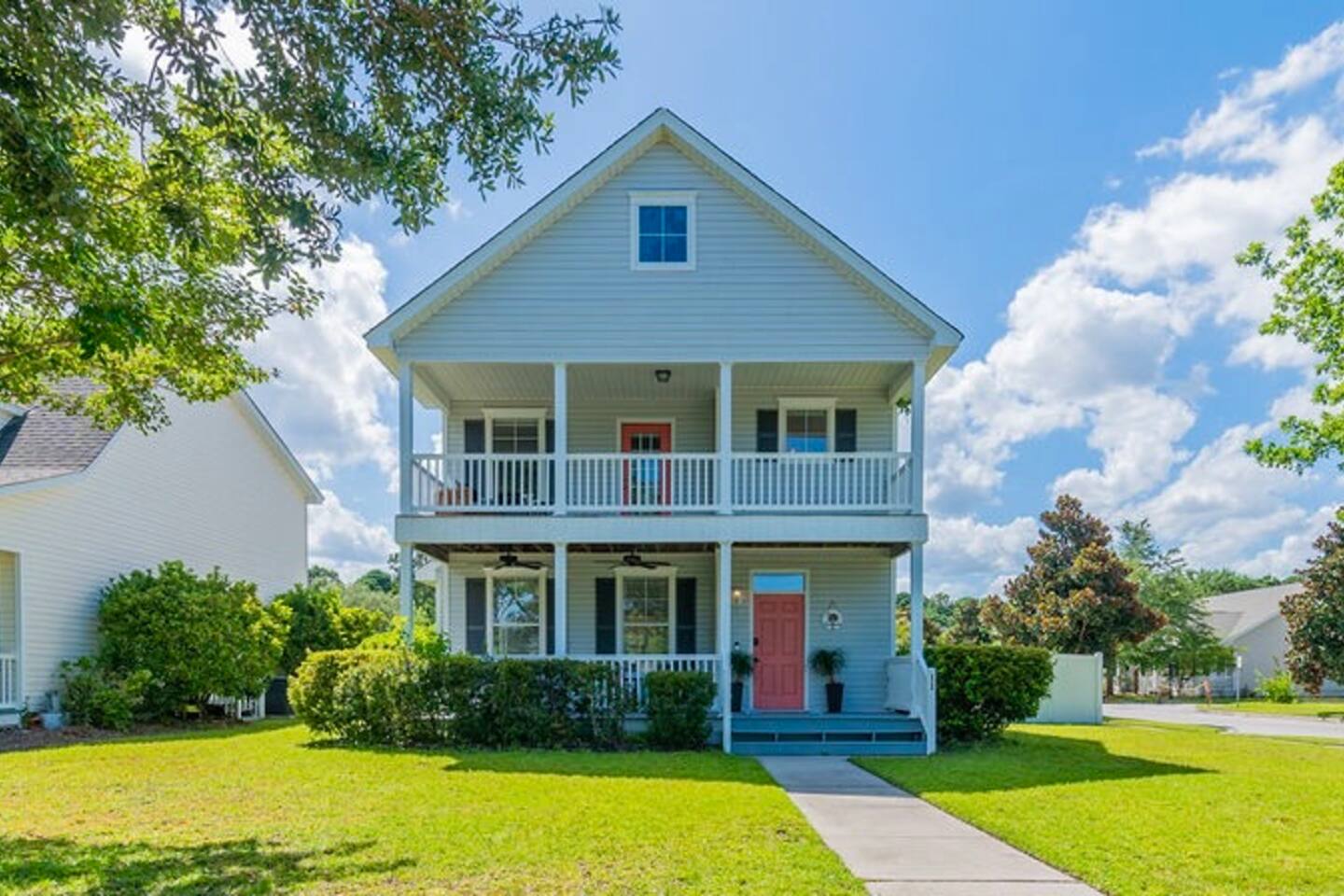 Beautiful home with pond view and free Golf Cart!