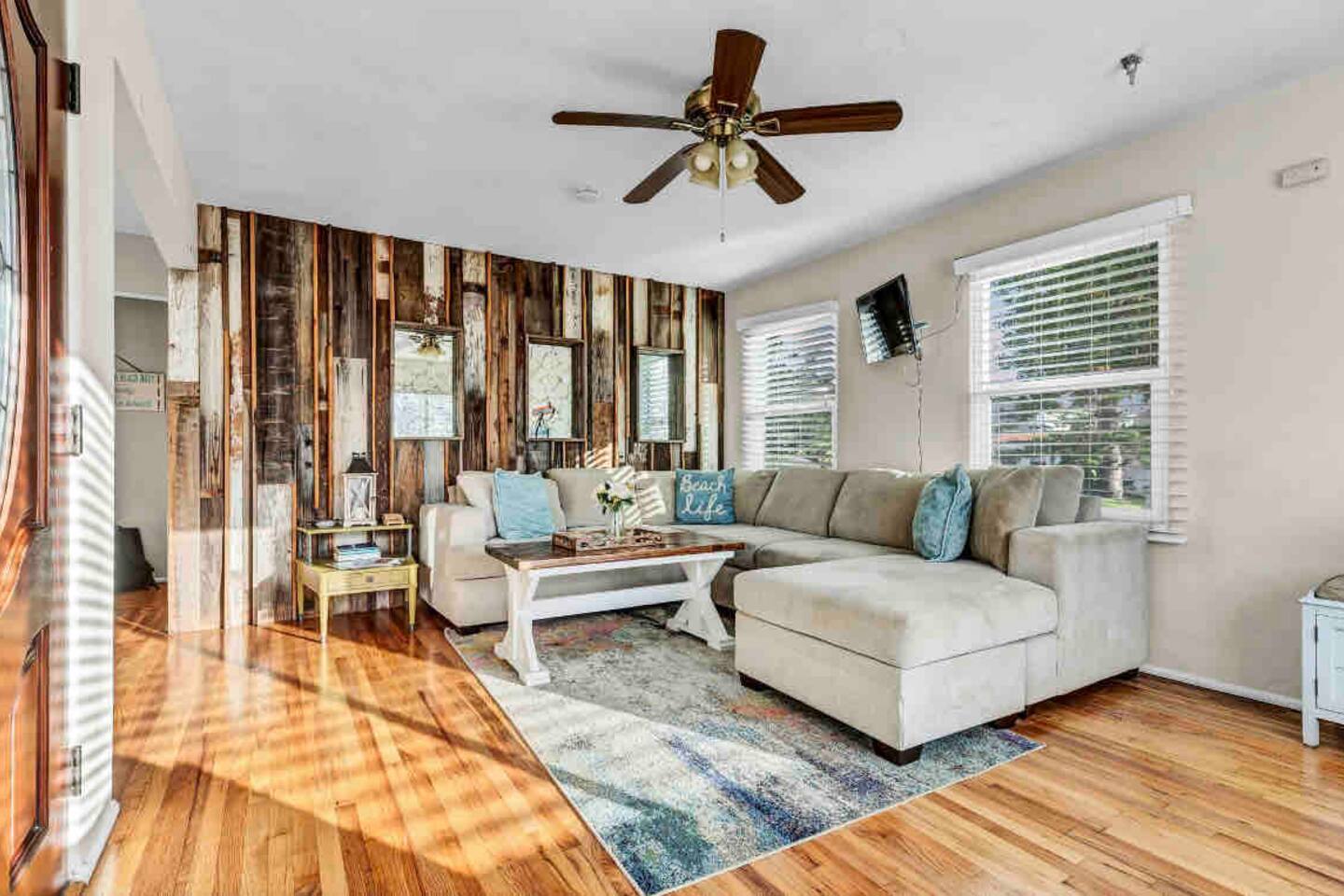 Rustic Coastal Retreat in Sunset Cliffs - 3bed/2ba