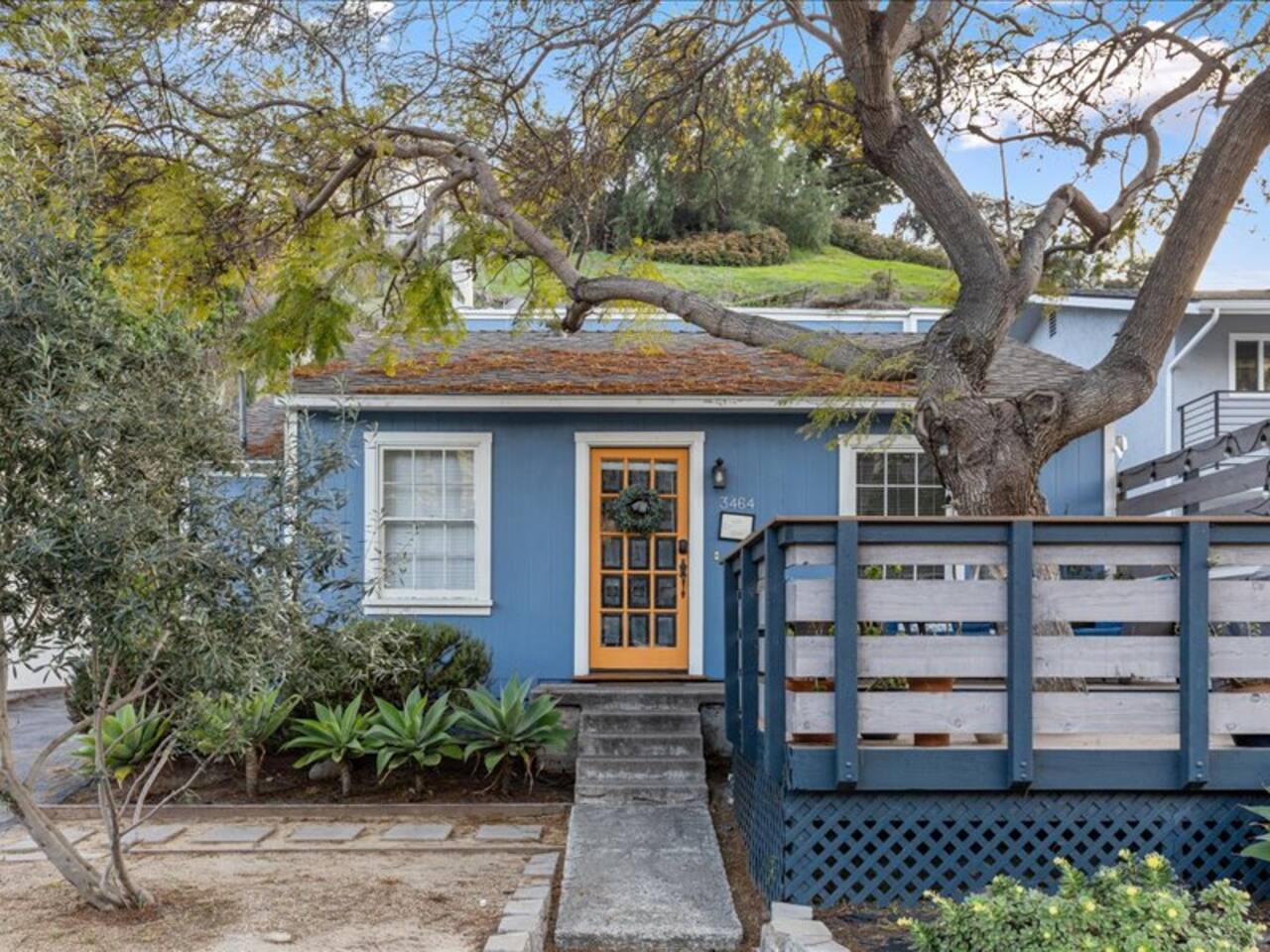 The Downtown Blue Bungalow Escape