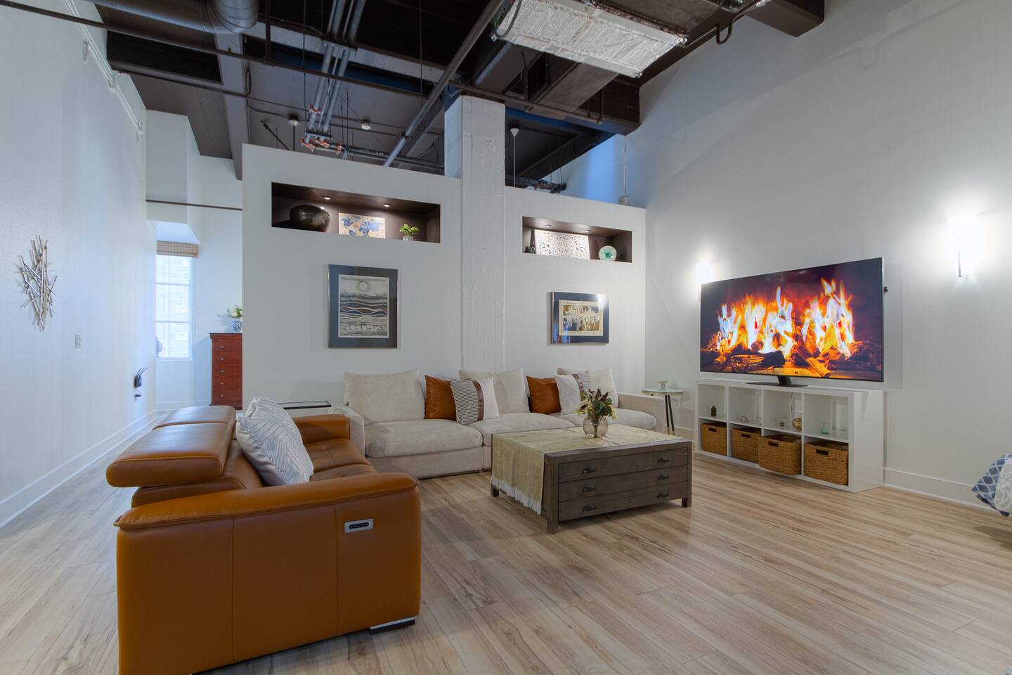 Sophisticated Comfort: Luxury Loft w/Chef's Kitchen in Gaslamp Quarter