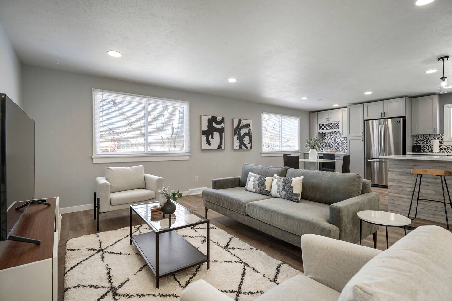 DenverStays l Spacious 4BD Getaway, Pets Welcome!