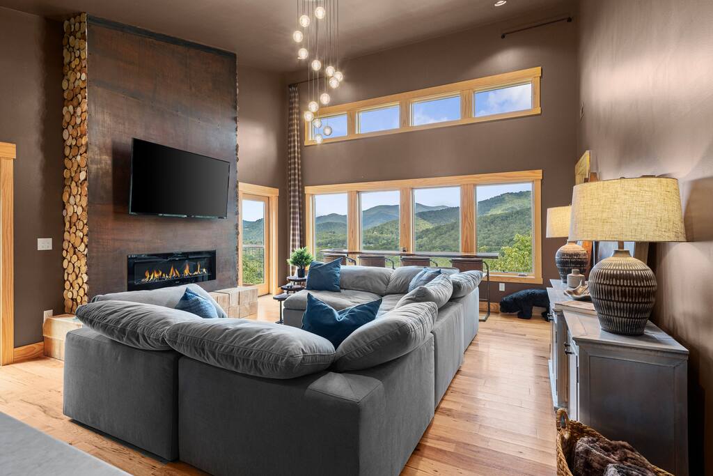 Modern Lodge w/ views + game room near Asheville