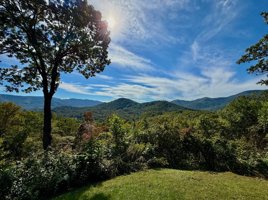 Cozy Cabin | Game Room, Views, + 5mins downtown