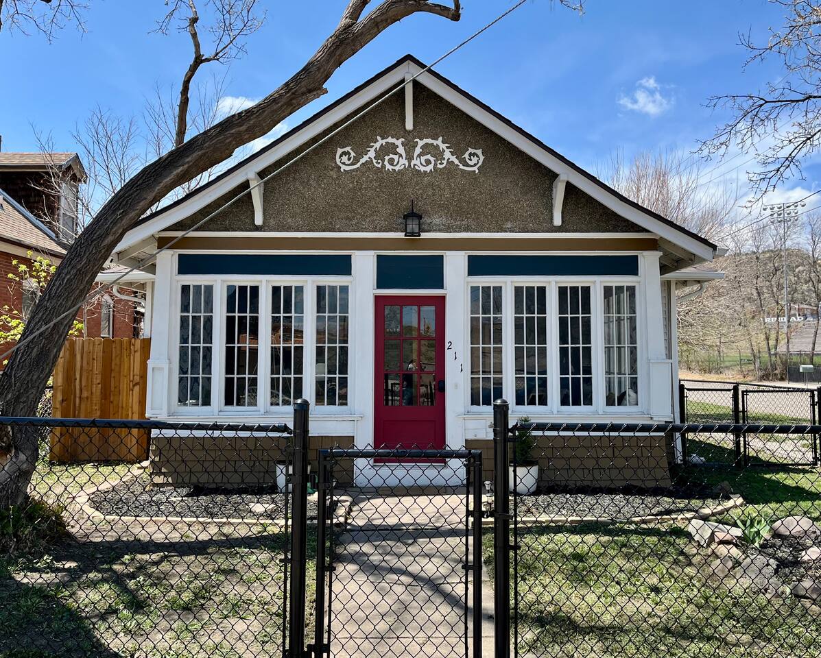 Charming & Cozy Craftsman: AC/Heat + Pets Free!