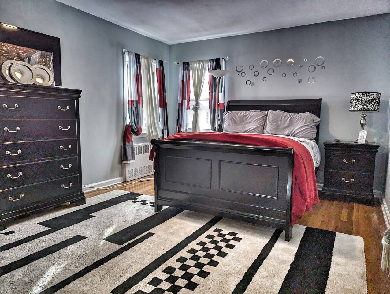 Classic Home w/ Modern Touches•4 Blks to Subway!