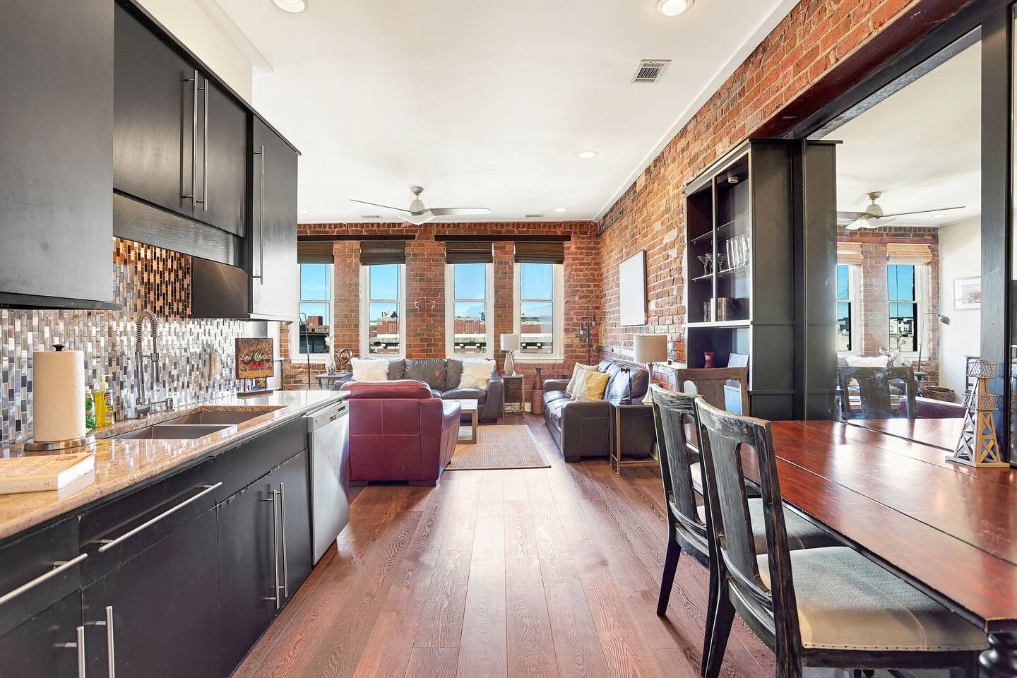 Prime Location Condo With FREE Reserved Parking