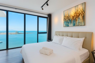 Seaview Premium Duplex in Gurney with WiFi & Full Kitchen 12B