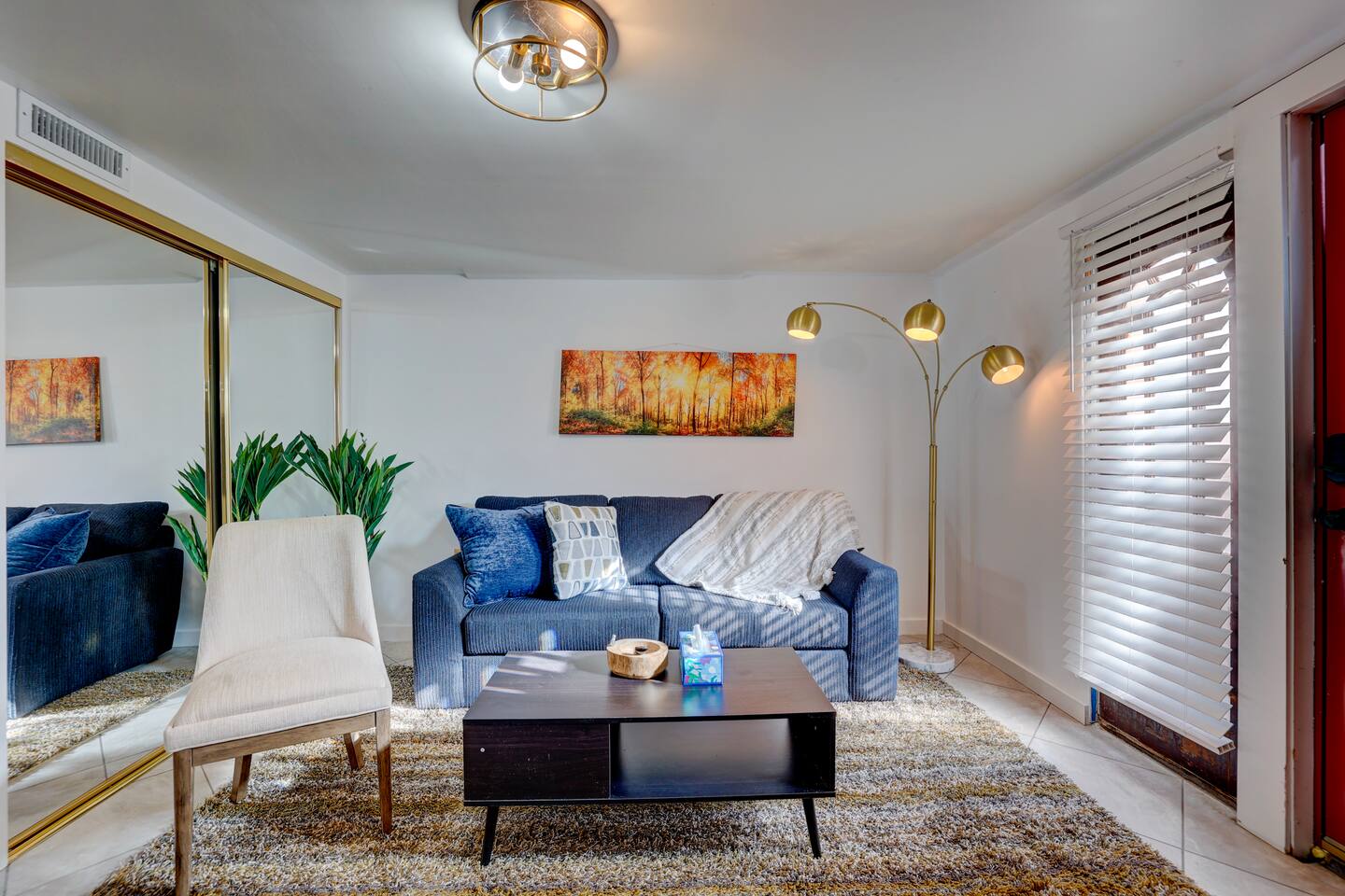 The Red Door - Near Downtown!