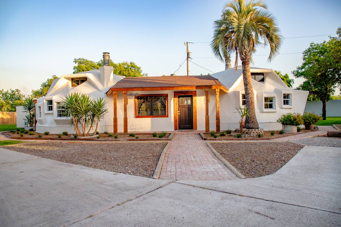 The DOME- King Bed, Pet Friendly, HotTub & FirePit