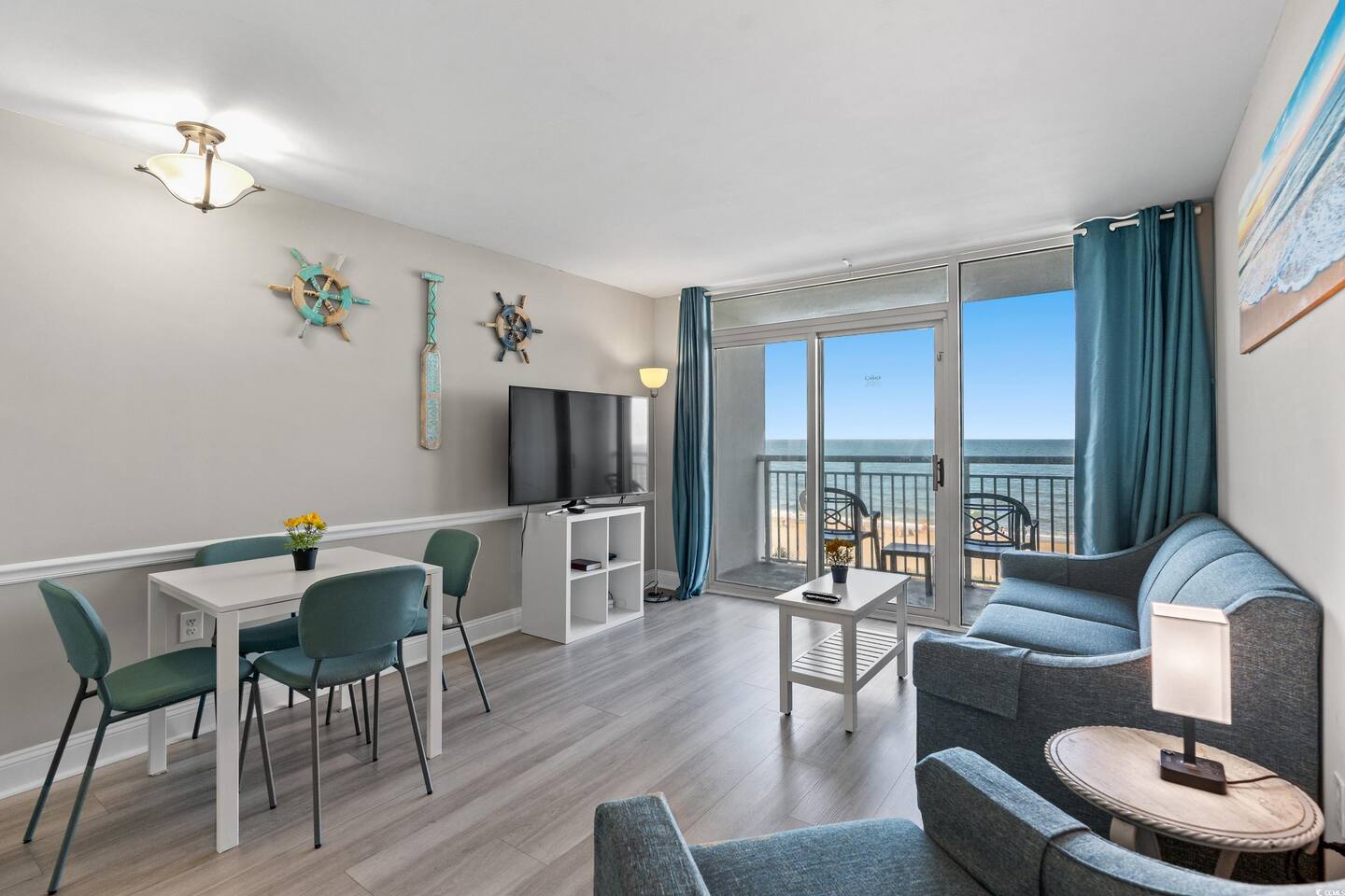 Ocean front! Winter guests welcome! Camelot 4th fl