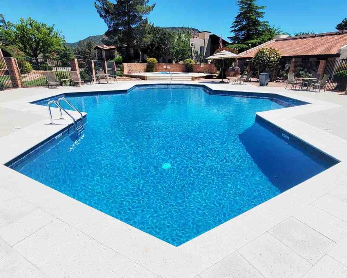 Modern Sedona Retreat Condo. Pool, Hot Tub, Tennis