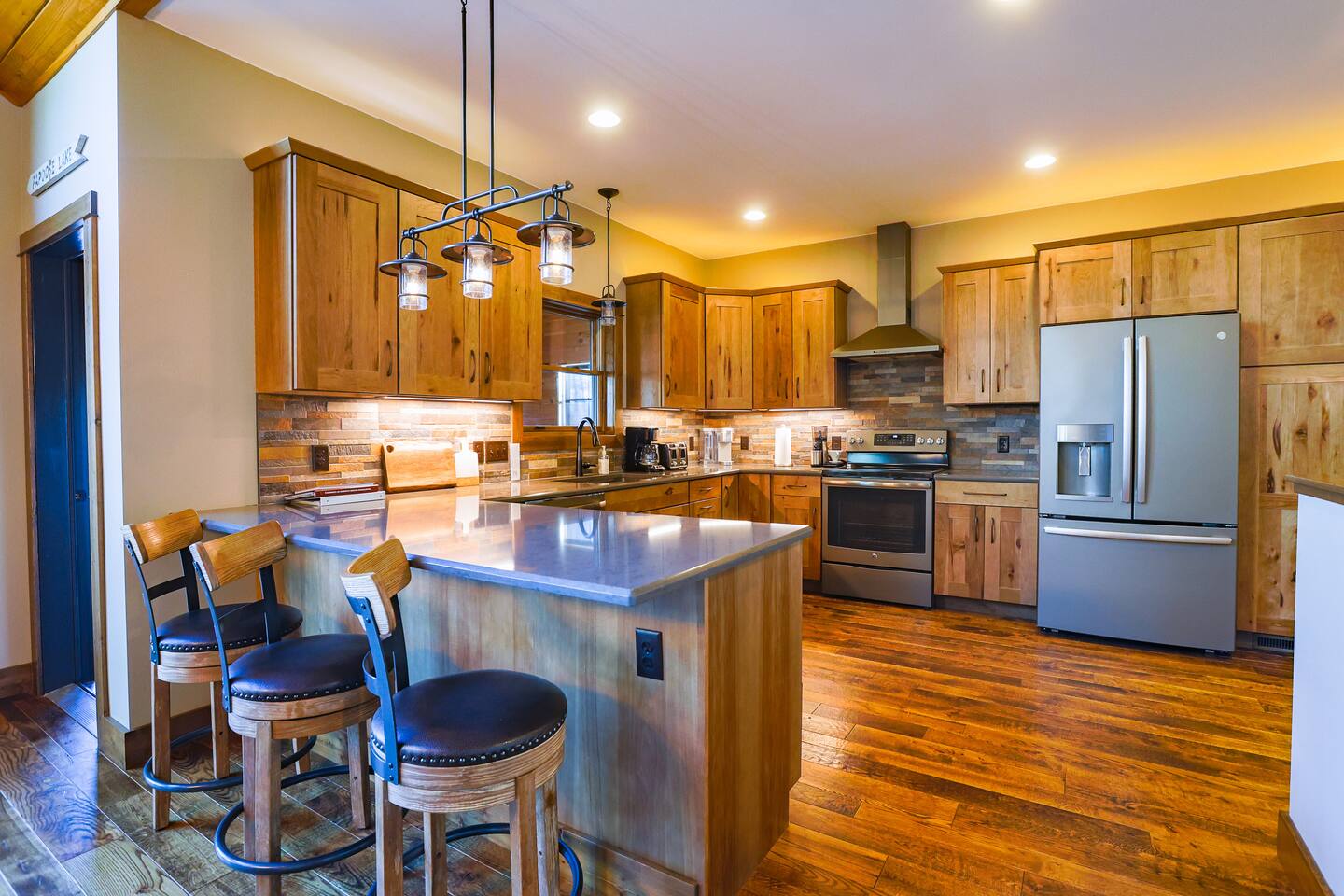 Modern Lake Escape–Near WinMan, Full BSMT Retreat!