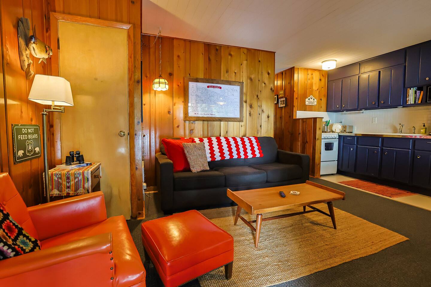 Cozy Lakefront Retreat | Sleeps 4 | Fully Updated