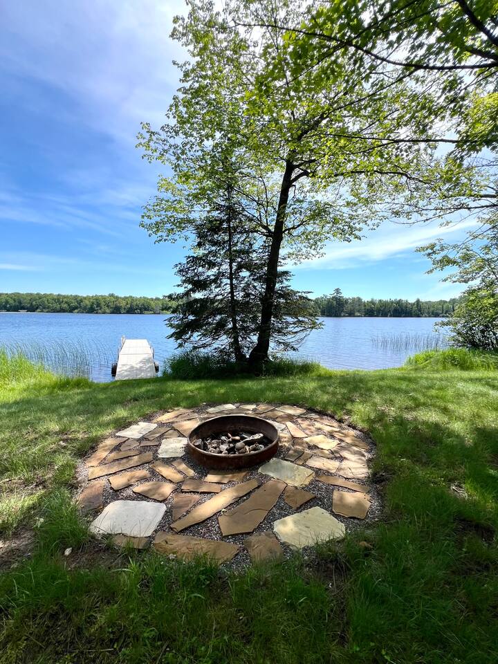 Trailside Waterfront Escape – 5 Beds!