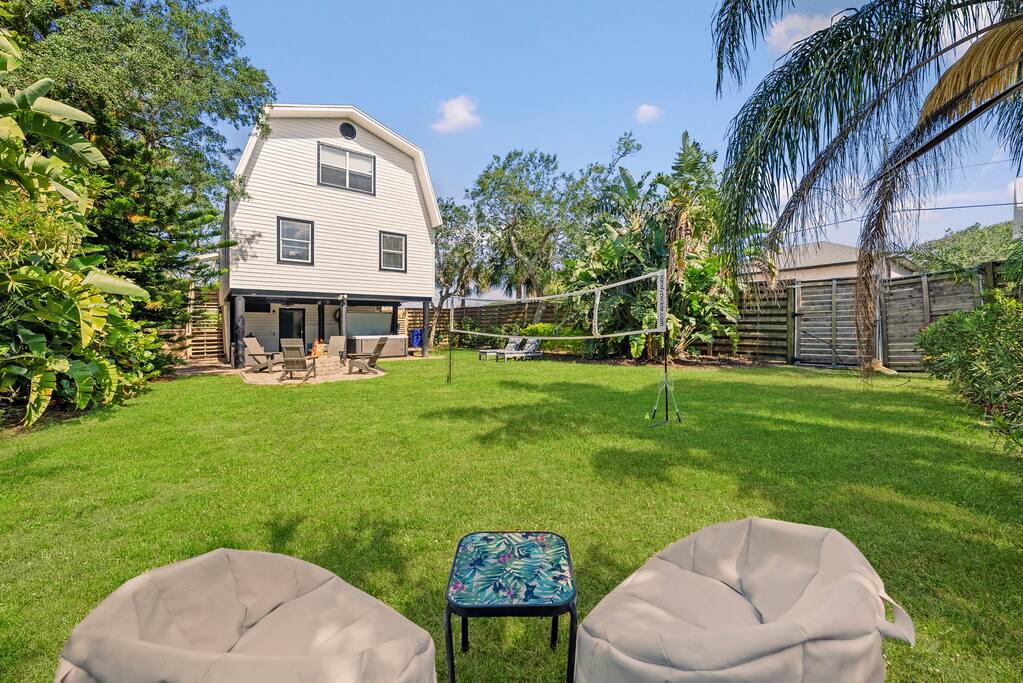 Kayaks & SUPs! Walk To Beach•Hot Tub•Private Yard