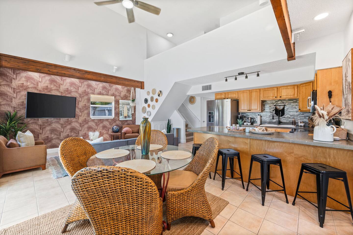 Kayaks & SUPs! Walk To Beach•Hot Tub•Private Yard