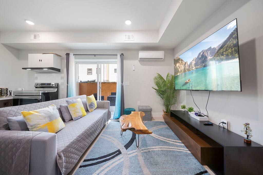 Cute 1 Bedroom Condo with Backyard! Mins to NY!