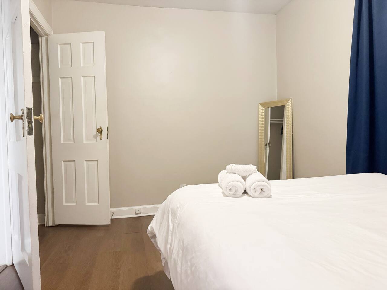 Spring Street Suites B | QUEEN 3BD/1BA Stylish Apt