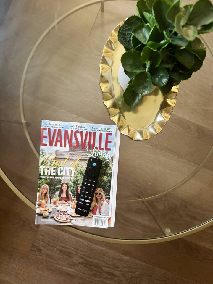 Spring Street Suites B | QUEEN 3BD/1BA Stylish Apt