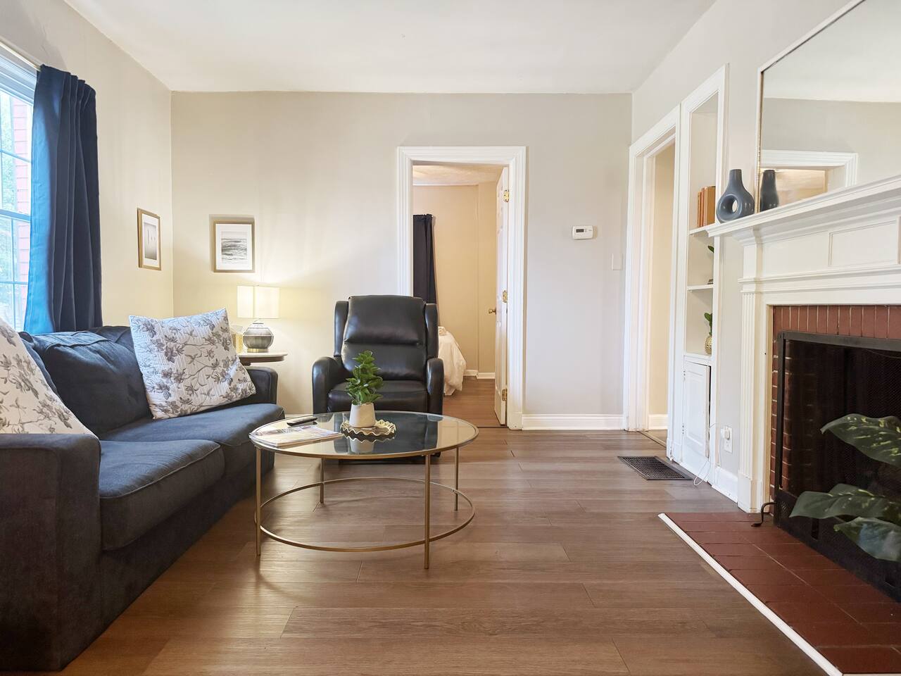 Spring Street Suites B | QUEEN 3BD/1BA Stylish Apt