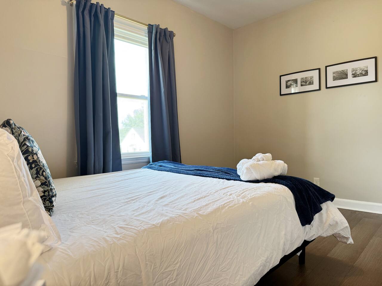 Spring Street Suites C | QUEEN Stylish 3BD/1BA Apt