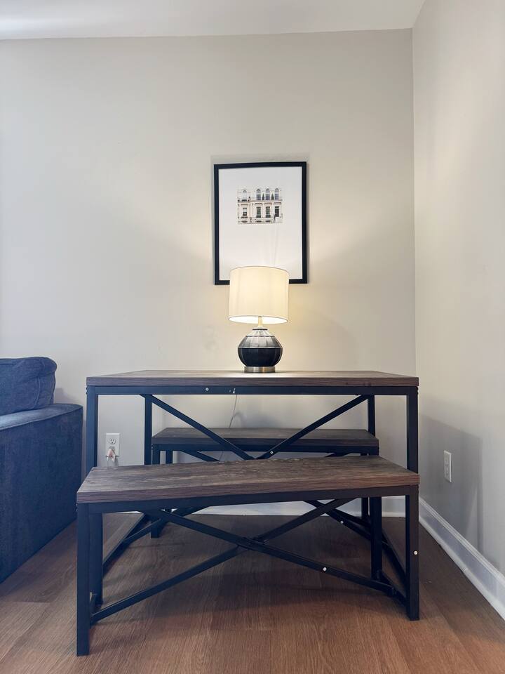 Spring Street Suites C | QUEEN Stylish 3BD/1BA Apt photo 5