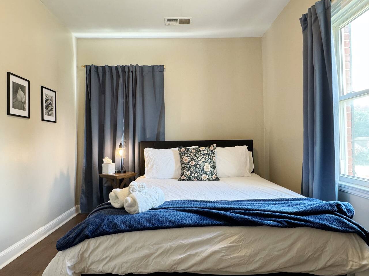 Spring Street Suites C | QUEEN Stylish 3BD/1BA Apt