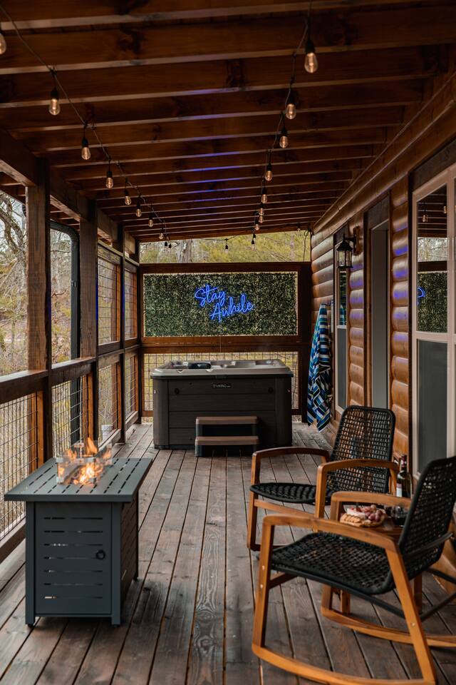 Private Couples Retreat! Movie Theater! Hot Tub!