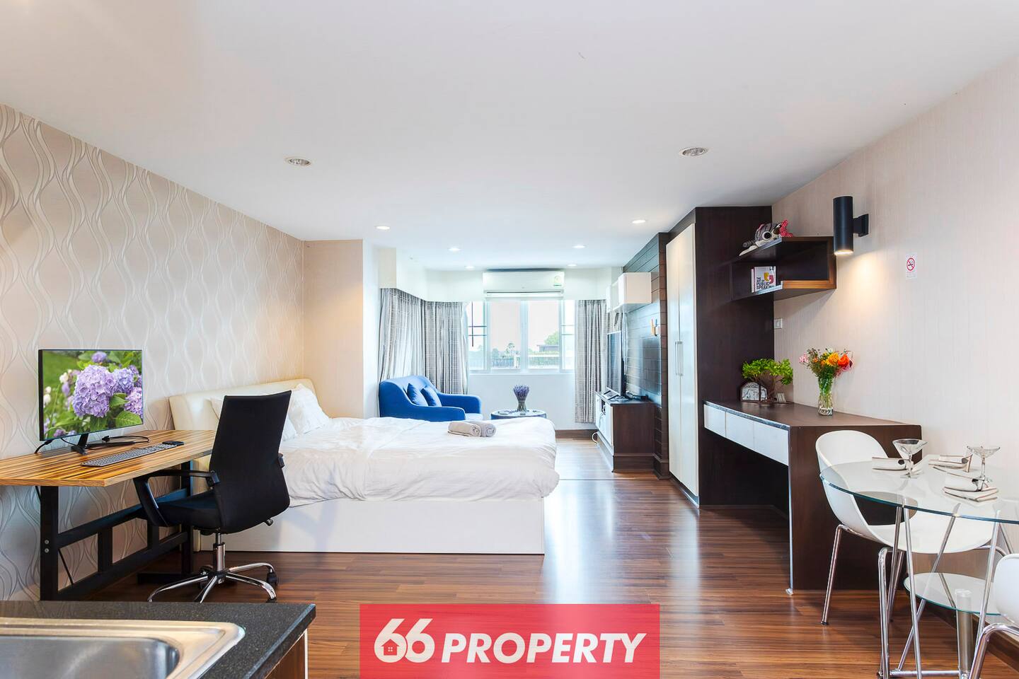 Nimman Desk with Screen Best Location Smart TV