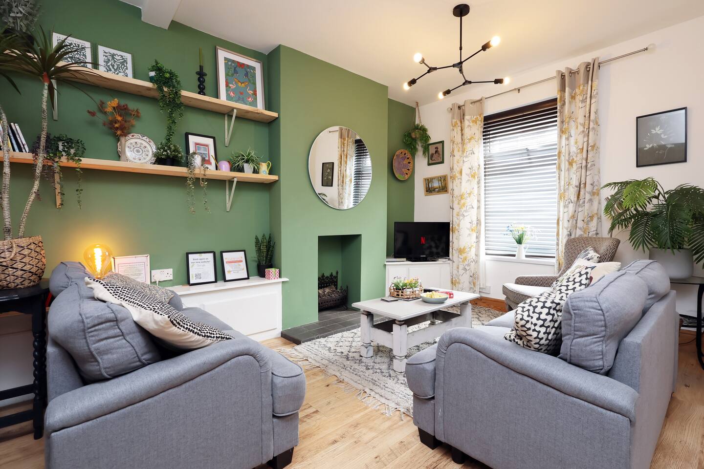 #02 Just the Splott! Sleeps 6, 8mins to Stadium.