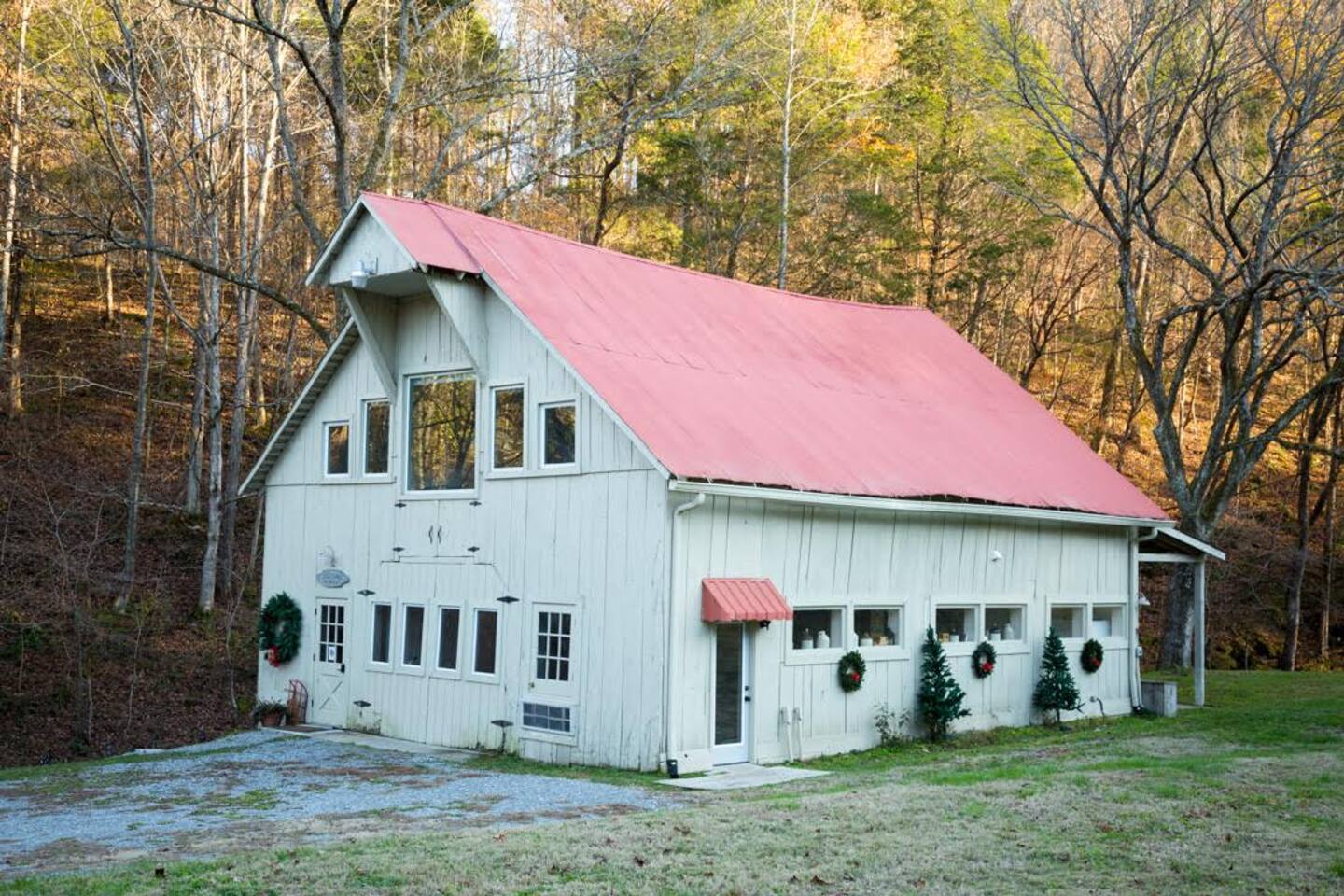 The Barn at the Farm-Social Isolation at its best!