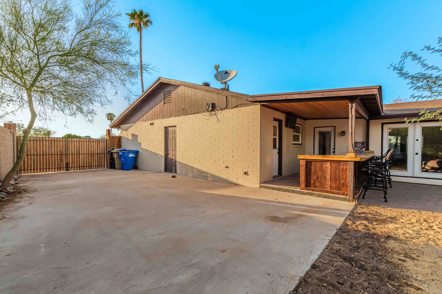 4bd, Full Kitchen, Pool Table, Garage, ASU