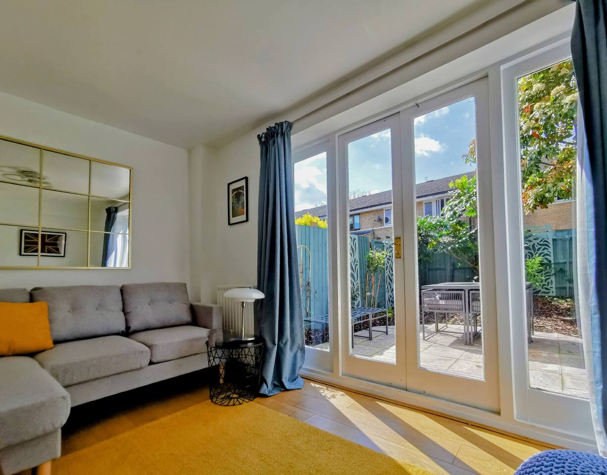 Vibrant 4 bedroom terrace house in Kings