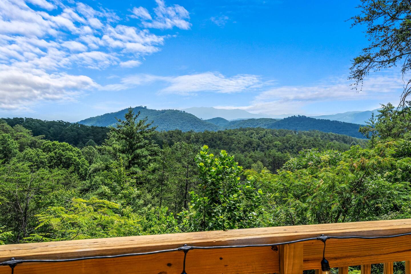 A+ Mtn Views • Romantic Getaway • Cozy • Hot tub