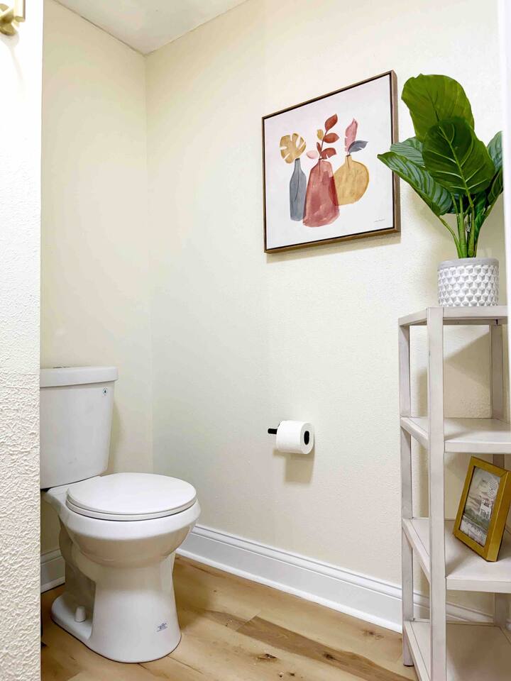 The Cardinal 810 A | KING 1BD/1BA Apt