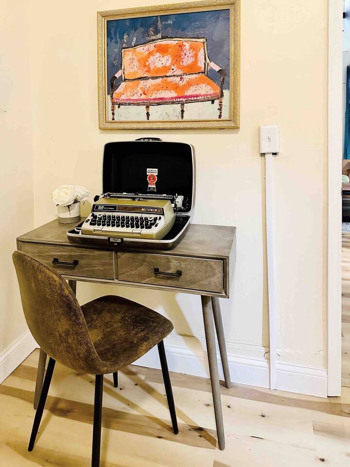 The Cardinal 810 A | KING 1BD/1BA Apt