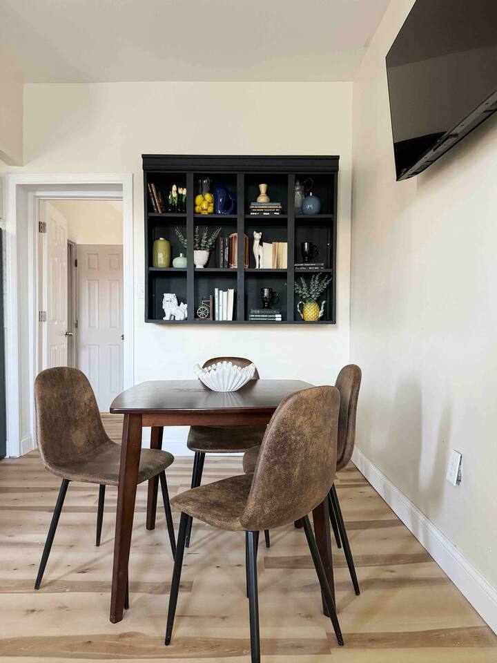 The Cardinal 810 A | KING 1BD/1BA Apt