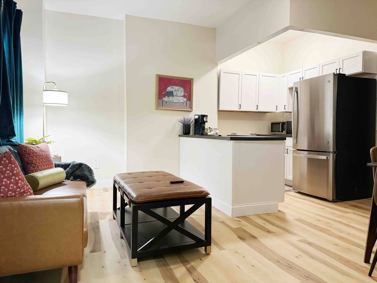 The Cardinal 810 A | KING 1BD/1BA Apt photo 4