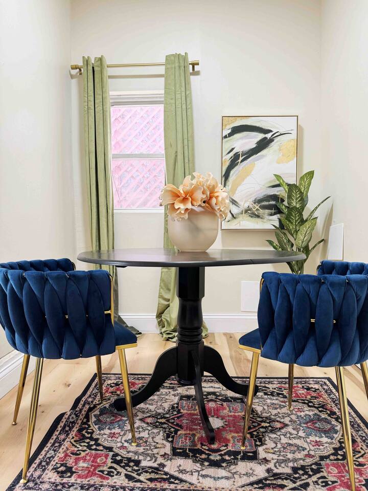 The Cardinal 808 A | KING 1BD/1BA Studio Apt