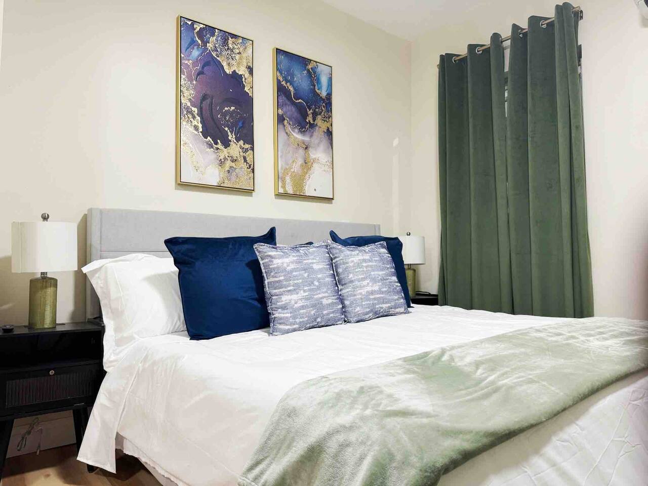 The Cardinal 808 A | KING 1BD/1BA Studio Apt