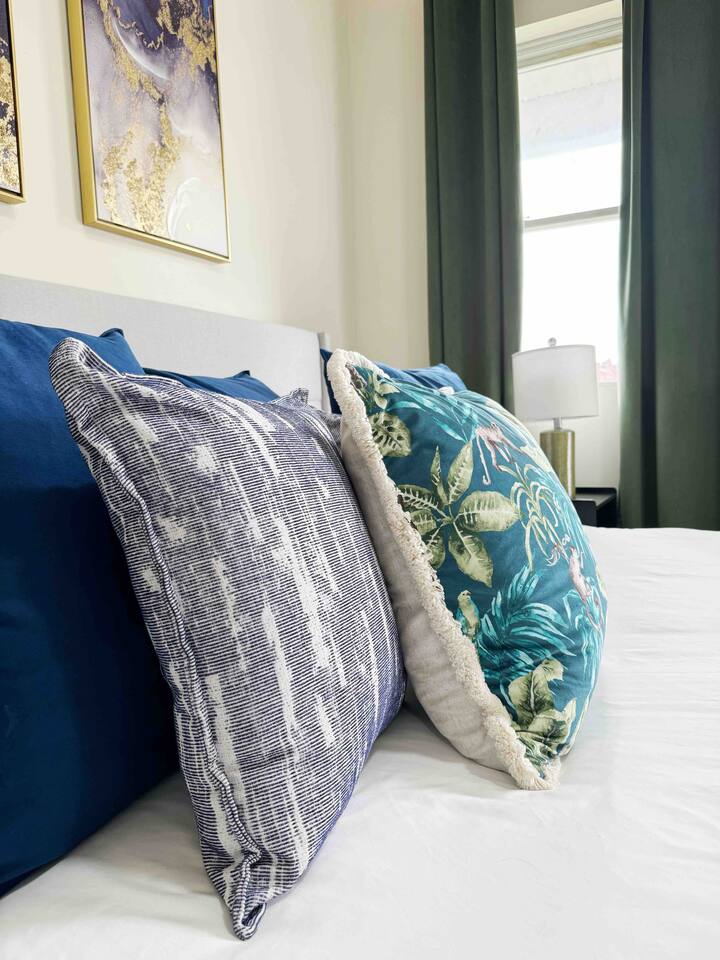 The Cardinal 808 A | KING 1BD/1BA Studio Apt photo 2