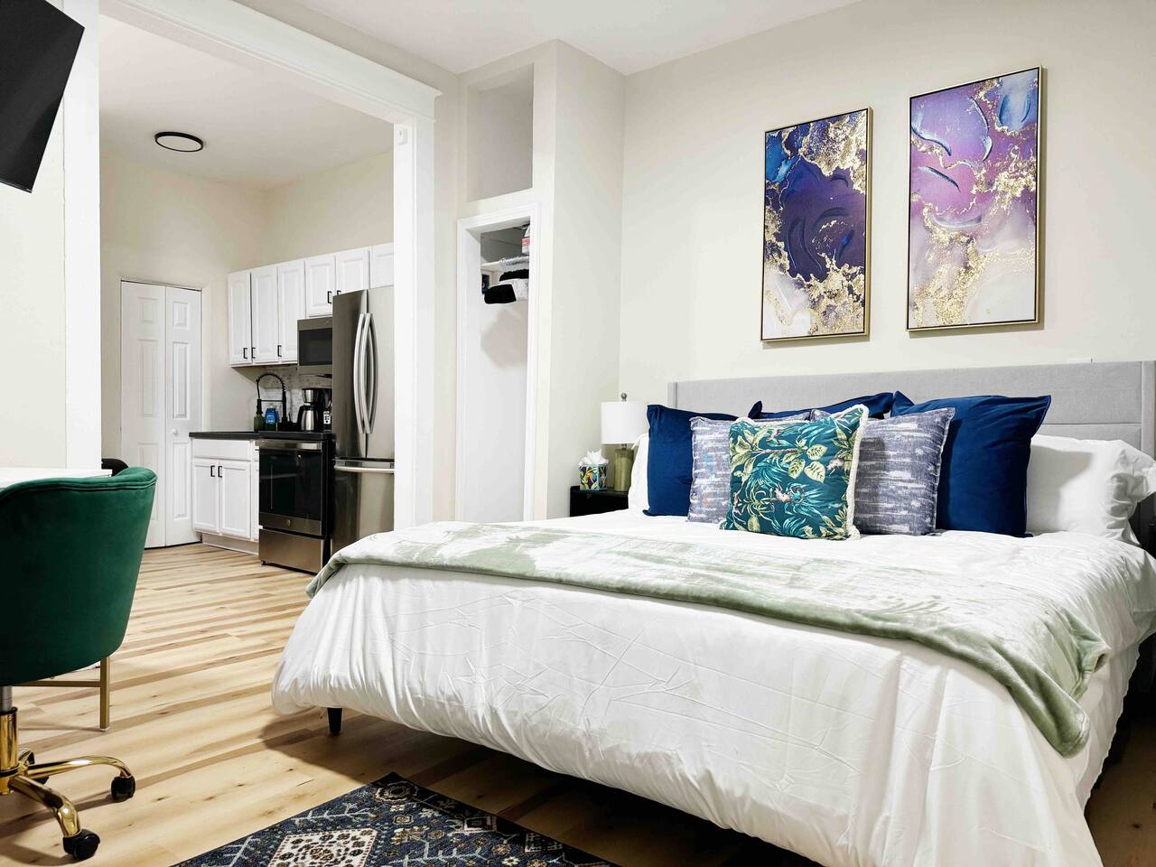 The Cardinal 808 A | KING 1BD/1BA Studio Apt