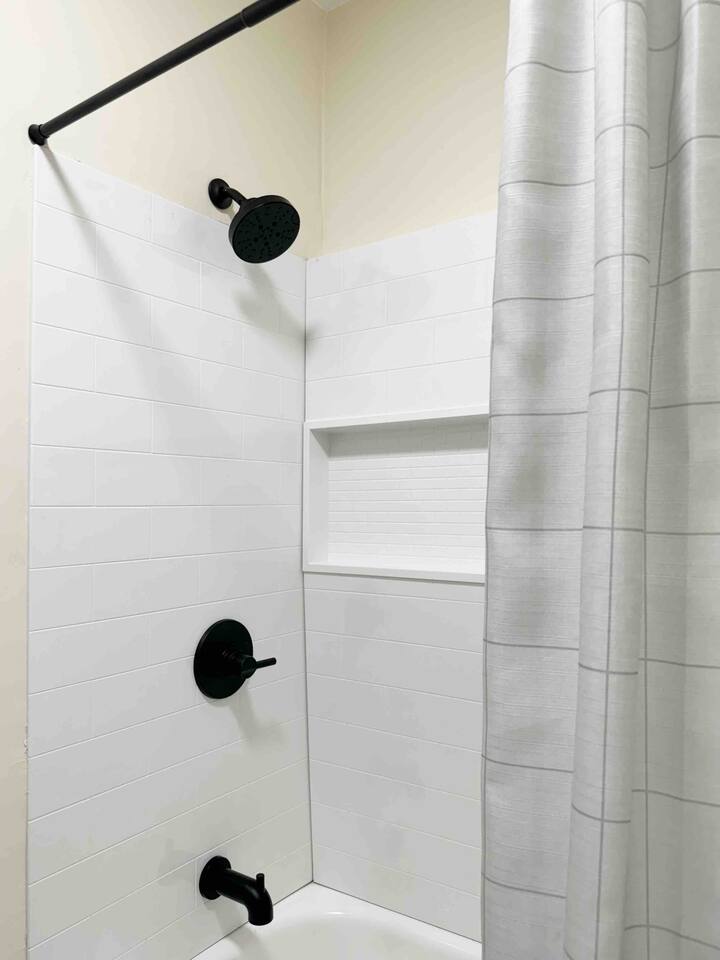 The Cardinal 808 A | KING 1BD/1BA Studio Apt