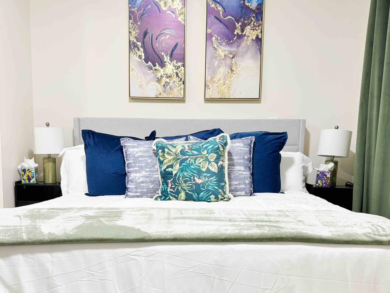 The Cardinal 808 A | KING 1BD/1BA Studio Apt